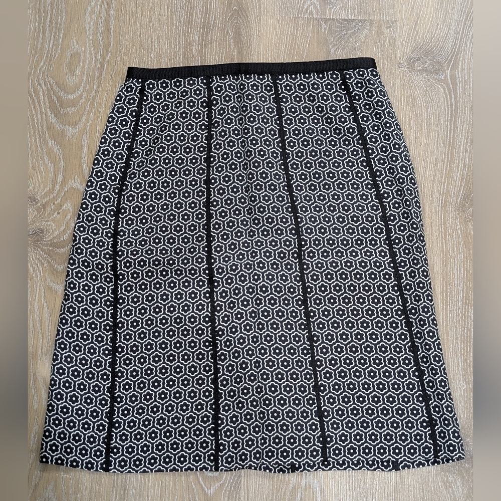 US 4 Petite 100% Silk Ann Taylor Black and White Knee-Length A-Line Skirt